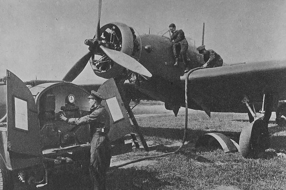 Refuelling A Wellesley Bomber