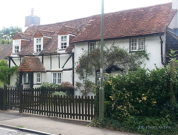 Cottages In Woodfield Lane Ashtead 2016