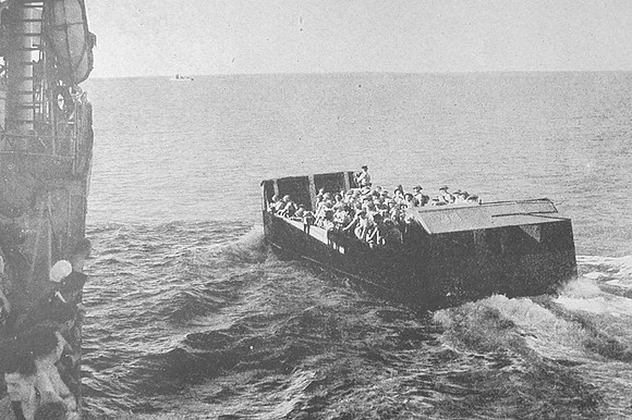 Men Of No 5 Commando Leave A Transport In Assault Craft For Attack On Majunga