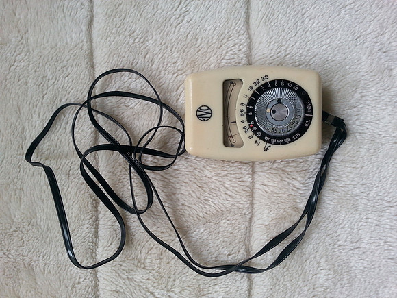 Vintage Cream Bakelite AVO Light Meter With Neck Strap