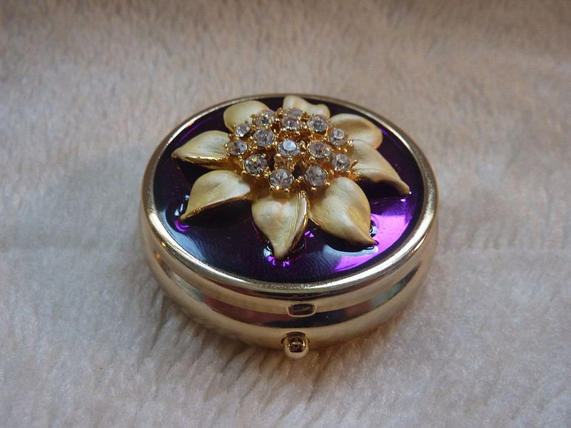 Pretty Pill Box With Raised Enamel And Diamante Flower Design