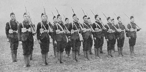 A Squad Of A Company 8th Leicestershire Regiment At Wokingham Surrey