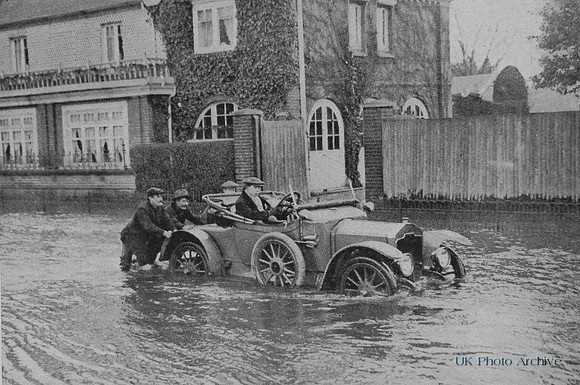 The Floods In Maidenhead In The Winter Of 1914-1915