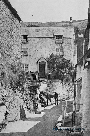 A Street In Polperro Cornwall 1910