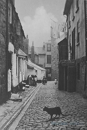 An Old Street St Ives 1920s