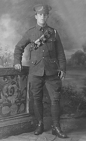Bates W Pte Royal Field Artillery WW1 Photos Collection