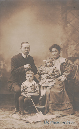 Frank Martin Mayhew And Edna Ellen Mayhew Nee Edwards c.1910