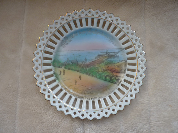 Vintage Souvenir Ribbon Plate A Present From Southend On Sea