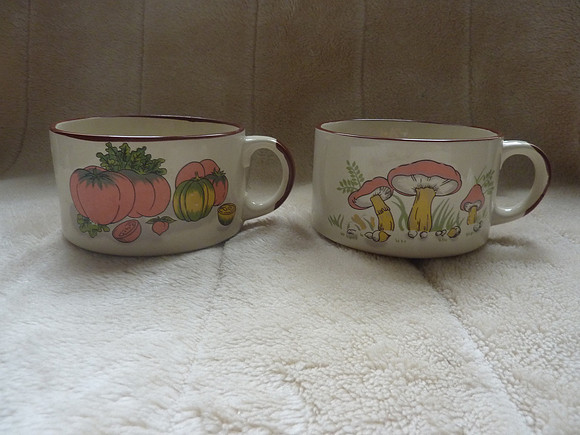 Pair Of Retro Soup Mugs Shell Promotion 1970s Mushroom And Tomato
