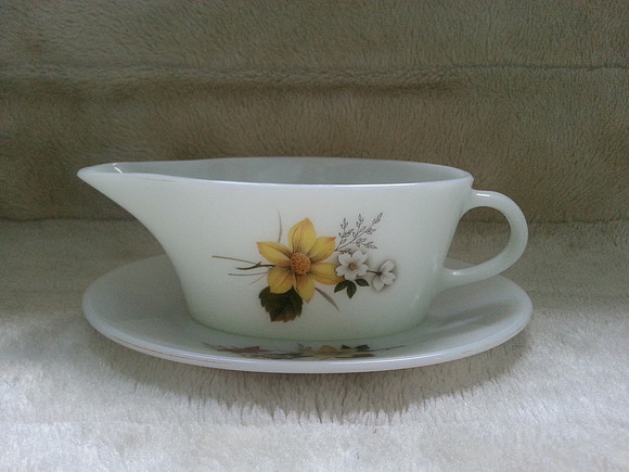 Vintage Pyrex Autumn Glory Gravy Boat And Saucer