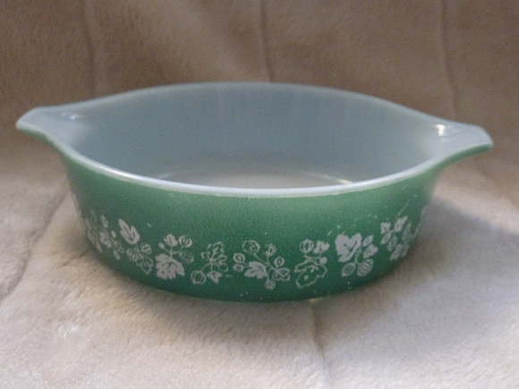 Pyrex Green Gooseberry Small Bowl Casserole