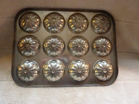 Vintage Muffin Bun Baking Tin Tray Retro Kitchenalia
