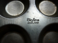 Vintage Skyline 12 Hole Muffin Bun Tin Tray