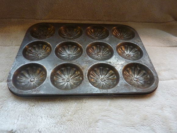 Vintage Muffin Bun Baking Tin Tray Retro Kitchenalia