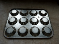 Vintage Skyline 12 Hole Muffin Bun Tin Tray