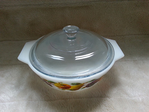 Pyrex Autumn Fruits Casserole Dish And Lid