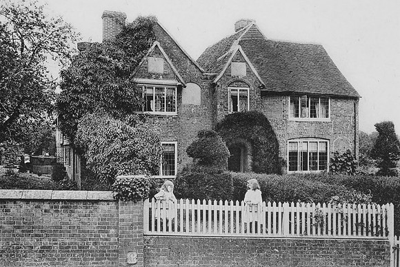 Warren Farmhouse Crowhurst Surrey 1908