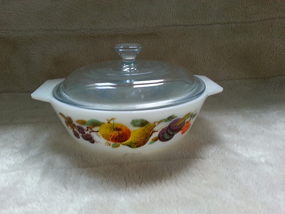 Pyrex Autumn Fruits Casserole Dish And Lid