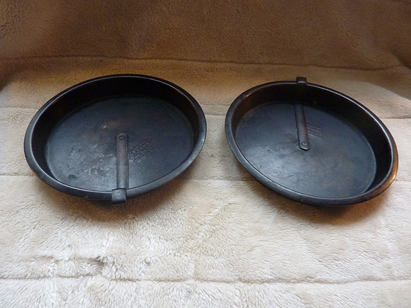 Vintage Skyline Pair Of 8" Cake Tins With Sliders Retro Kitchenalia