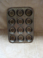 Vintage Skyline 12 Hole Muffin Bun Tin Tray
