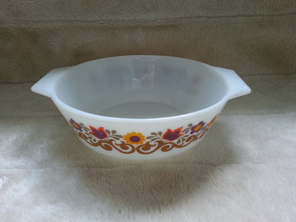 Vintage 1960s Pyrex Briarwood Casserole Dish