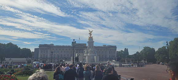 The Queue To Pay Respects At Buckingham Palace