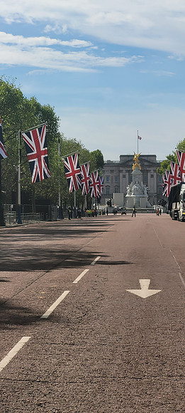 Looking Towards Buckingham Palace From The Mall