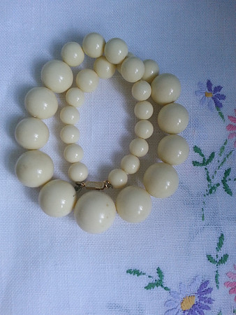 Vintage Cream Graduated Bead Necklace