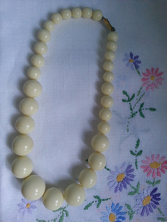 Vintage Cream Graduated Bead Necklace