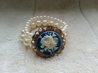 Pretty Faux Pearl And Cameo Bracelet