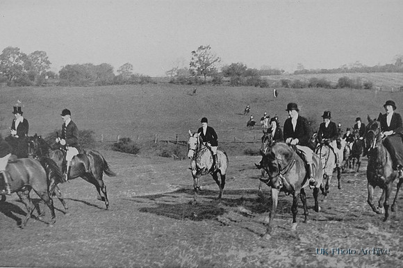 The Hunt At Beeby Leicestershire 1930s