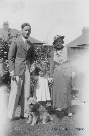 Fanny Roe (Nee Butler)  With Norton John Roe And Their Daughter Sheila Pamela