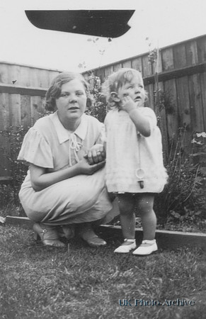 Fanny Roe (Nee Butler) With Her Daughter Sheila Pamela Roe