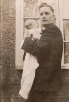 Norton John Roe With His Daughter Sheila Pamela Roe 1934