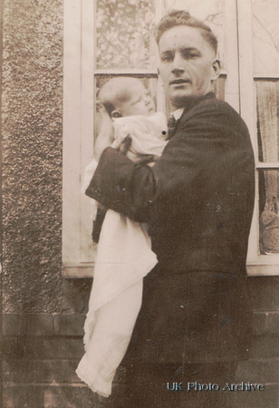 Norton John Roe With His Daughter Sheila Pamela Roe 1934