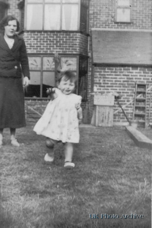 Fanny Roe (Nee Butler) With Her Daughter Sheila Pamela Roe