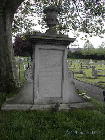 Memorial To Munitions Workers Sutton Cemetery Surrey Photo No 1