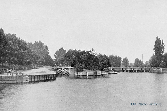 Caversham Lock And Weir