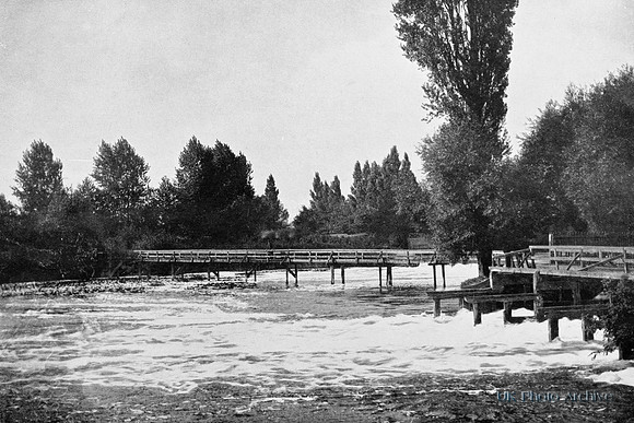 Caversham Clappers And The Old Bridge