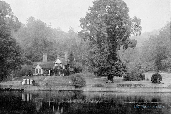 Cliveden Cottage And Woods