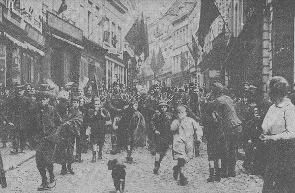 Canadian Soldiers Entering Mons Nov 1918