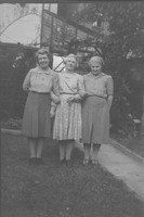 In The Back Garden In The 1940s 6