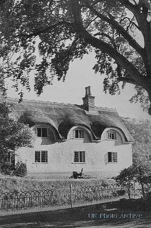 Cottages In Old Warden Bedfordshire 1940s