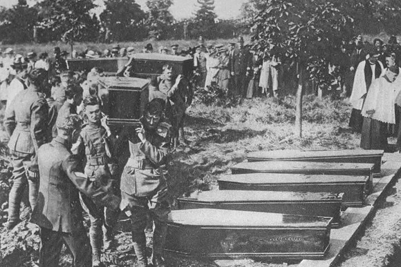 The Funeral Of The Zeppelins Crew At Potters Bar Cemetery 6th Sep 1916