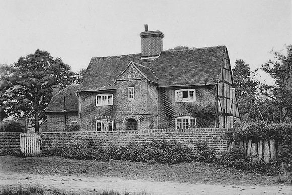 Between Frosbury And Littlefield Farms Guildford 1908