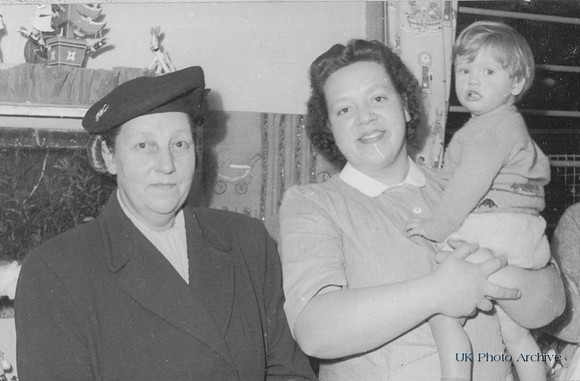 Christmas Kingsway Creche 1952 Jenny And Her Mother