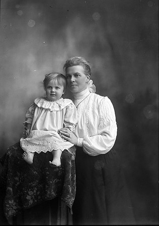 Elizabeth Jane Maddock (nee Nettlefold) And Nora Marguerite Maddock