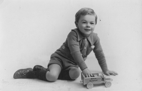 Douglas John Hayward Day 1921