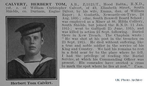 Calvert H T AB Z/2123-T Hood Btn RND Obit