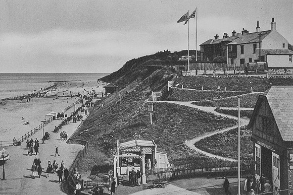 Cromer Beach And Promenade 1930s